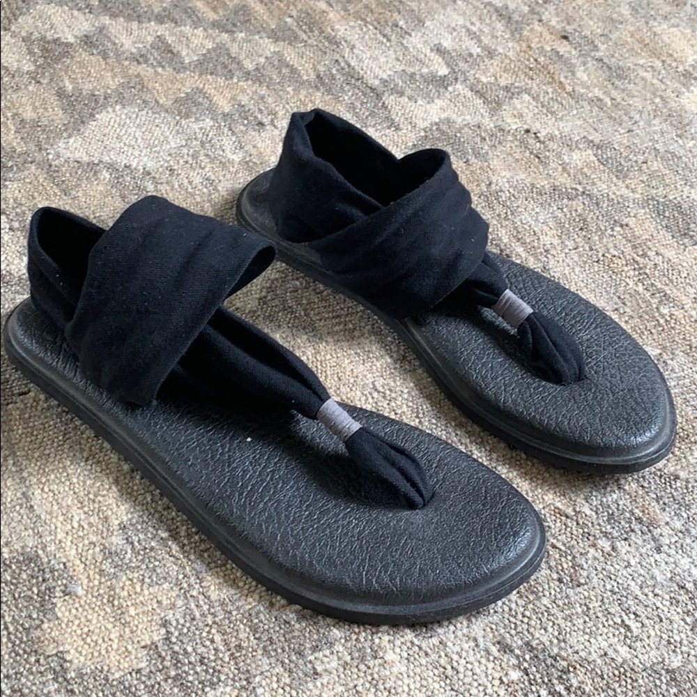Sanuk black yoga mat sandals, sz 8.5